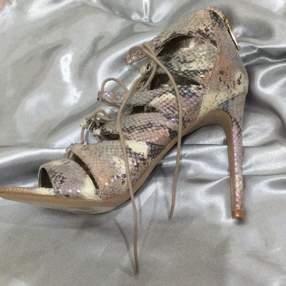 Lace up multicolored heel